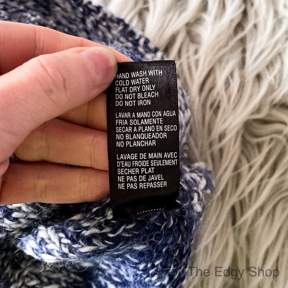 Sloane Rouge | V-Neck Striped 3/4 Sleeve Sweater - Picture 5 of 6